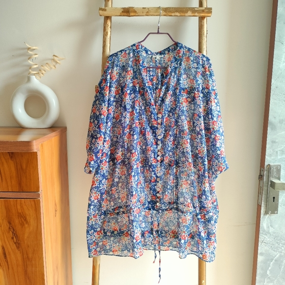 Plus Floral Flowy Sheer Blouse - Picture 6 of 14
